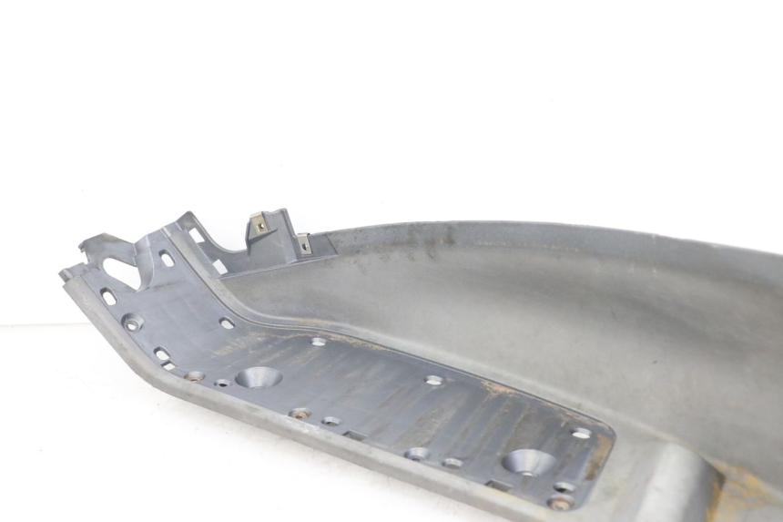 photo de LEFT FOOTREST PIAGGIO X8 125 (2004 - 2007) - Fixing points details