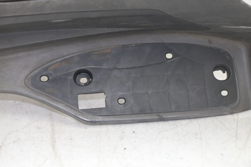 photo de FLOOR PANEL SYM GTS EVO 125 (2009 - 2013) - Zoom on usage condition