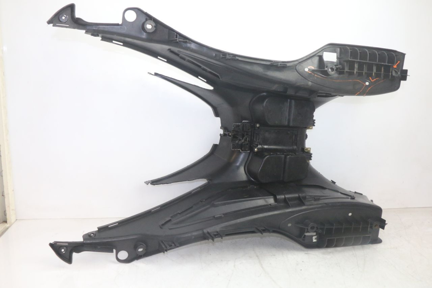 photo de FLOOR PANEL SYM GTS EVO 125 (2009 - 2013) - Fixing points details