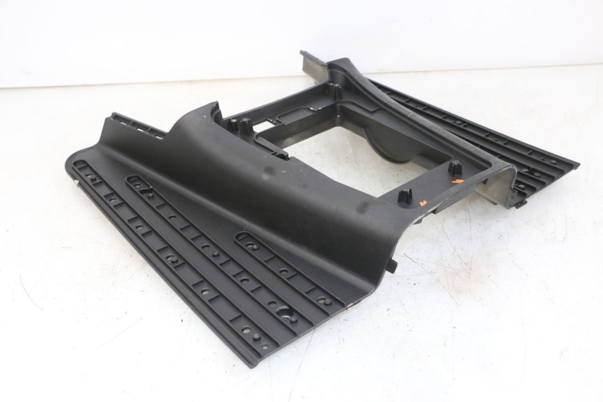 photo de FLOOR PANEL JM MOTORS VX 125 (2022 - 2025) - Technical close-up