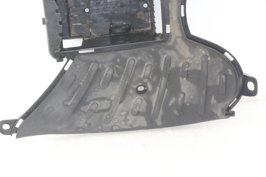 photo de FLOOR PANEL PEUGEOT KISBEE 2T 50 (2010 - 2017) - Surface and material condition