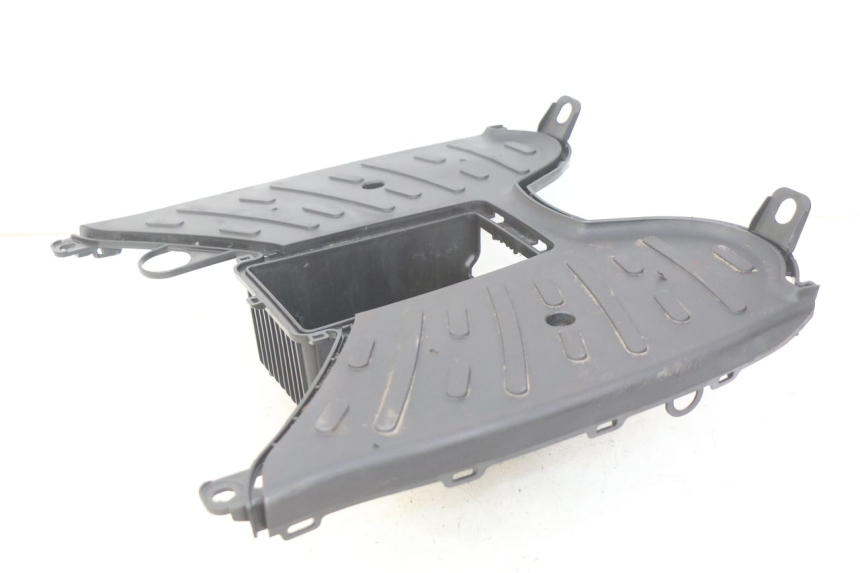 photo de FOOTREST PEUGEOT KISBEE 2T 50 (2018 - 2022) - Fixing points details