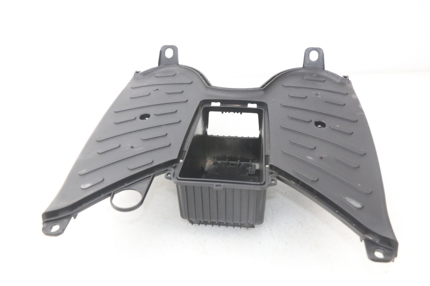 photo de FOOTREST PEUGEOT KISBEE 4T 50 (2018 - 2022) - Fixing points details