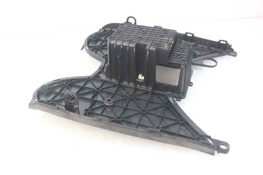 photo de FOOTREST PEUGEOT KISBEE 4T 50 (2010 - 2017) - Surface and material condition