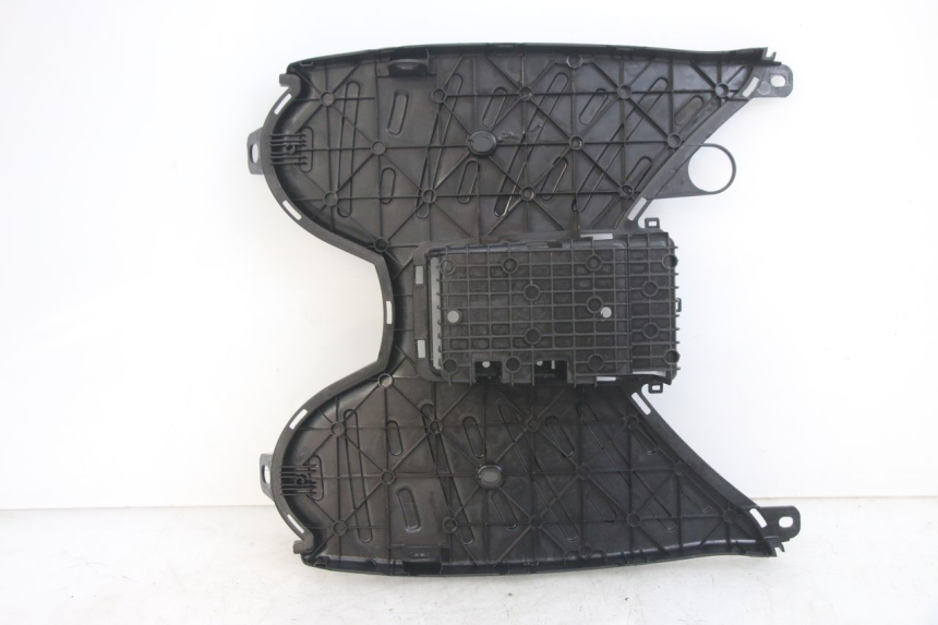 photo de FOOTREST PEUGEOT KISBEE 4T 50 (2010 - 2017) - Fixing points details