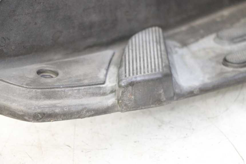 photo de FLOOR PANEL PIAGGIO LXV 4T 50 (2009 - 2013) - Detailed visual inspection
