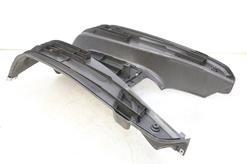 photo de FLOOR PANEL PIAGGIO LXV 4T 50 (2009 - 2013) - Zoom on usage condition