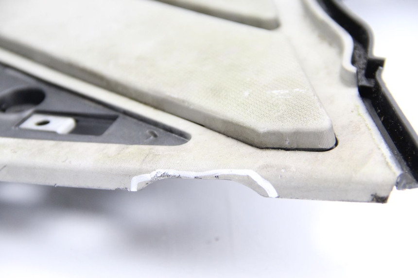 photo de FLOOR PANEL PIAGGIO NEW TYPHOON 50 (2010 - 2017) - Fixing points details