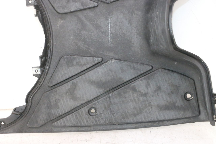 photo de FLOOR PANEL PIAGGIO NEW TYPHOON 50 (2018 - 2021) - Zoom on usage condition
