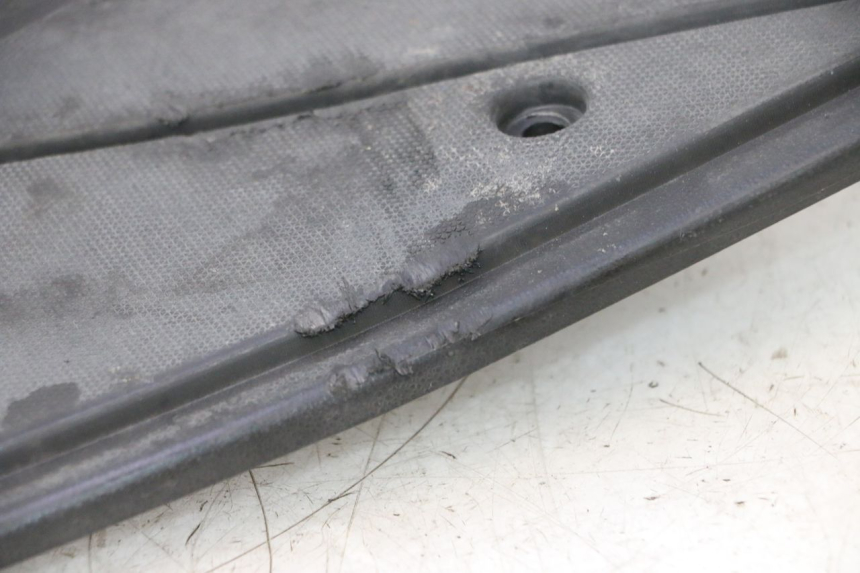 photo de FLOOR PANEL PIAGGIO NEW TYPHOON 50 (2018 - 2021) - Surface and material condition