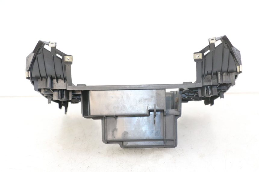 photo de FLOOR PANEL PEUGEOT BELVILLE 125 (2017 - 2021) - Fixing points details