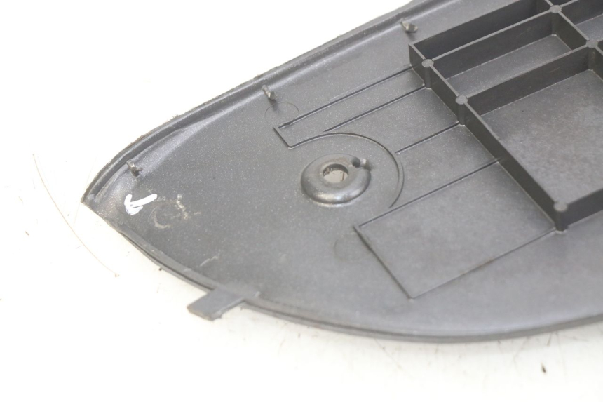 photo de FOOTREST APRILIA SCARABEO 100 (2003 - 2012) - Fixing points details