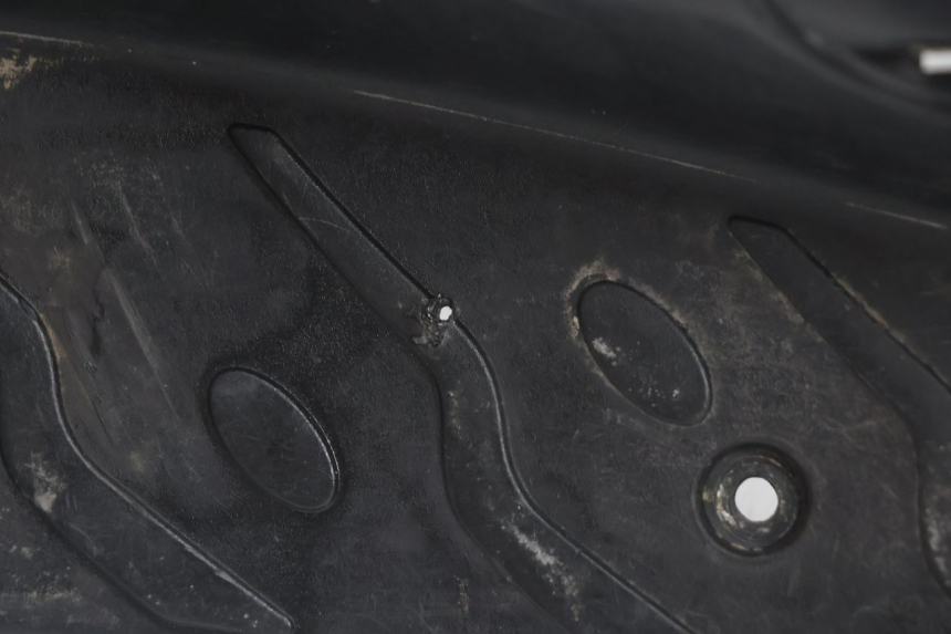 photo de FLOOR PANEL PEUGEOT SPEEDFIGHT 2 AC 50 (2000 - 2009) - Fixing points details