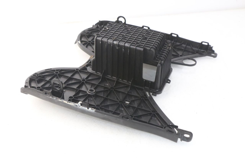 photo de FLOOR PANEL PEUGEOT STREETZONE 2T 50 (2014 - 2019) - Zoom on usage condition