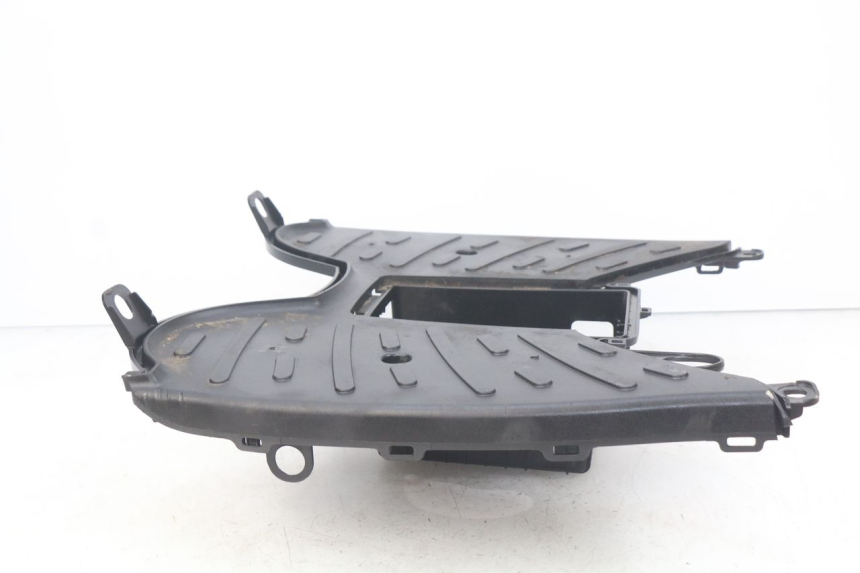 photo de FOOTREST PEUGEOT STREETZONE 4T 50 (2018 - 2023) - Surface and material condition