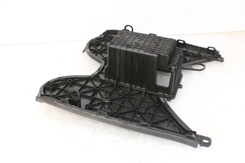 photo de FLOOR PANEL PEUGEOT STREETZONE I NAKED 2T 50 (2018 - 2020) - Zoom on usage condition