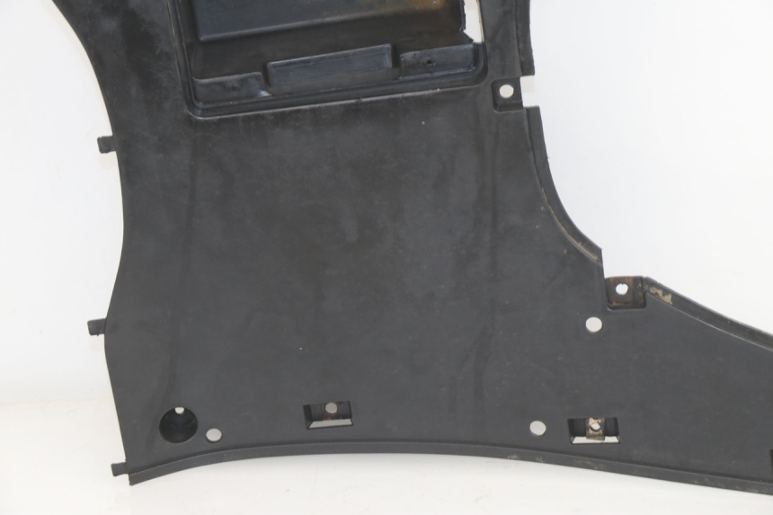 photo de FLOOR PANEL PEUGEOT SUM UP 125 (2008 - 2013) - Fixing points details