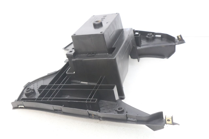 photo de FLOOR PANEL KYMCO SUPER 8 4T 50 (2018 - 2020) - Fixing points details