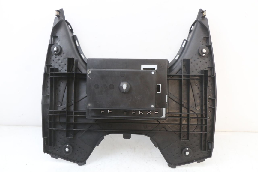 photo de FLOOR PANEL KYMCO SUPER 8 4T 50 (2018 - 2020) - Technical close-up