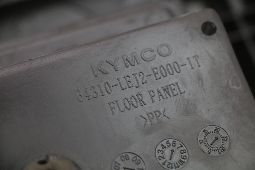 photo de FLOOR PANEL KYMCO SUPER 8 125 (2008 - 2015) - Technical close-up