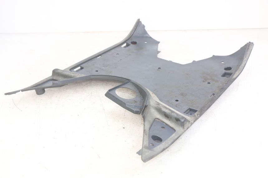 photo de FOOTREST PEUGEOT SV 125 (1991 - 1994) - Fixing points details