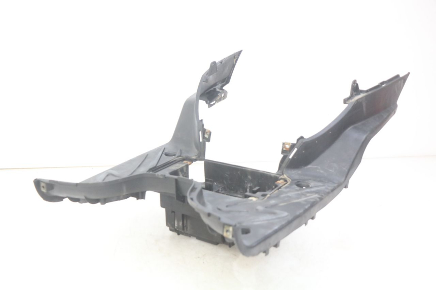 photo de FOOTREST PEUGEOT TWEET 4T 50 (2010 - 2014) - Fixing points details