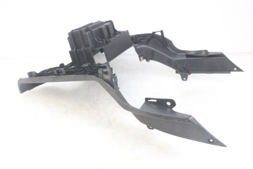 photo de FOOTREST PEUGEOT TWEET 4T 50 (2010 - 2014) - Surface and material condition