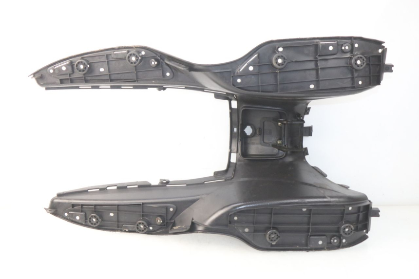 photo de FLOOR PANEL SUZUKI UC EPICURO 125 (1999 - 2003) - Fixing points details