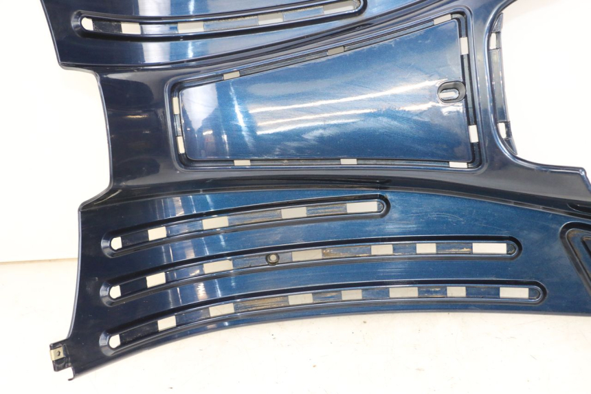 photo de FLOOR PANEL PIAGGIO VESPA LX 125 (2005 - 2010) - Distinctive features