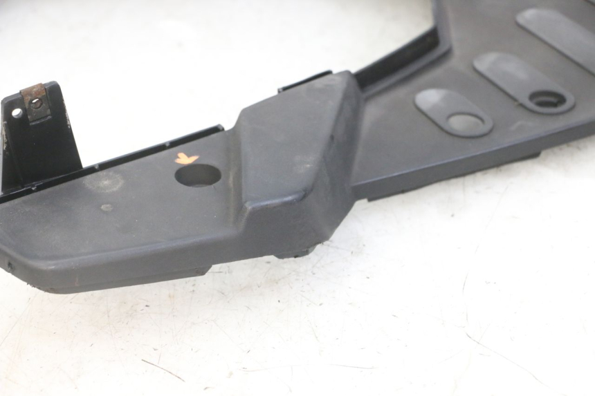 photo de FOOTREST PEUGEOT VIVACITY NEW 2T 50 (2008 - 2017) - Fixing points details