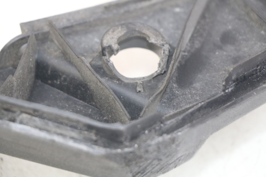 photo de FOOTREST PEUGEOT VIVACITY NEW 4T 50 (2008 - 2017) - Zoom on usage condition