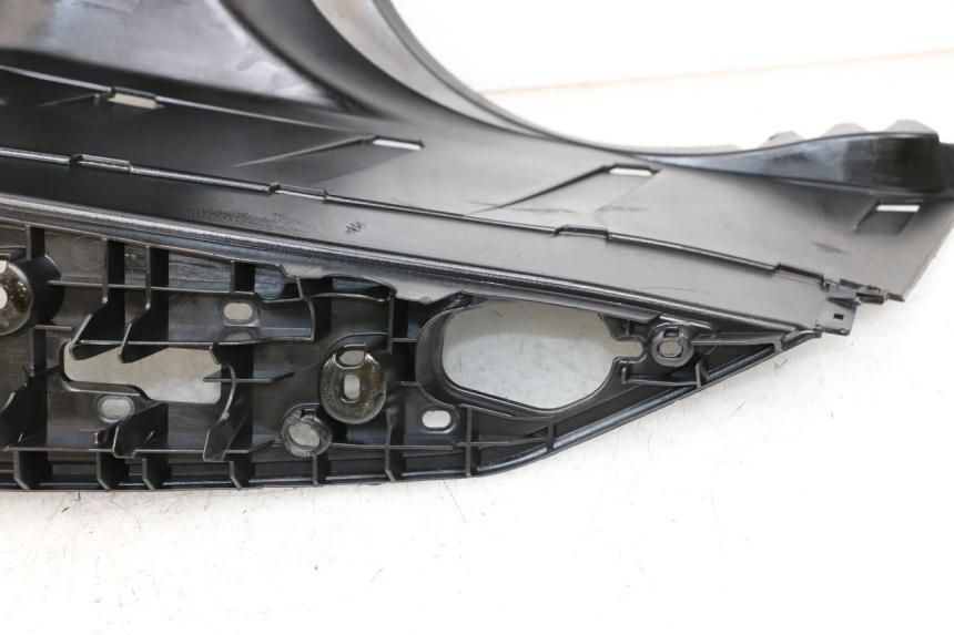 photo de FOOTREST YAMAHA XMAX X-MAX 125 (2006 - 2009) - Technical close-up