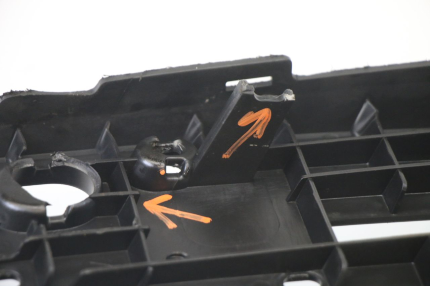 photo de FOOTREST YAMAHA X-MAX XMAX 125 (2010 - 2013) - Surface and material condition