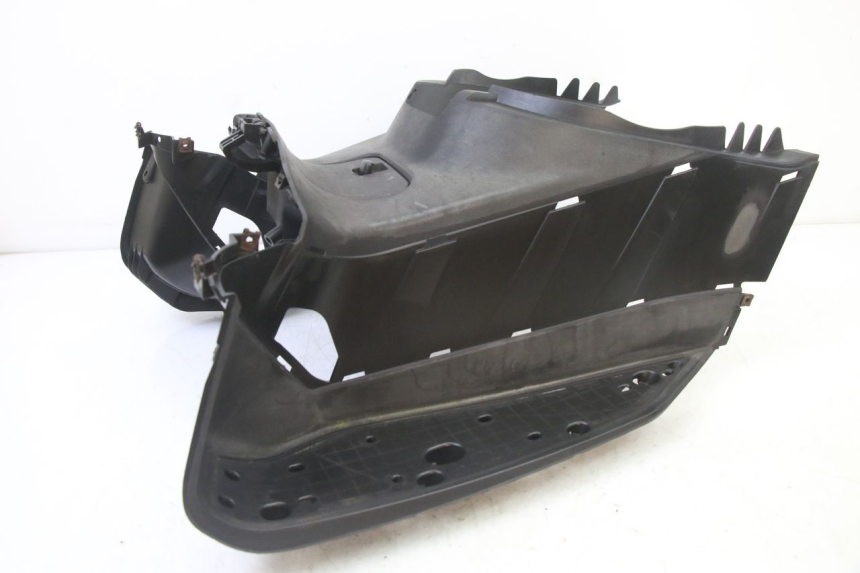 photo de FOOTREST YAMAHA XMAX X-MAX 125 (2006 - 2009) - Technical close-up