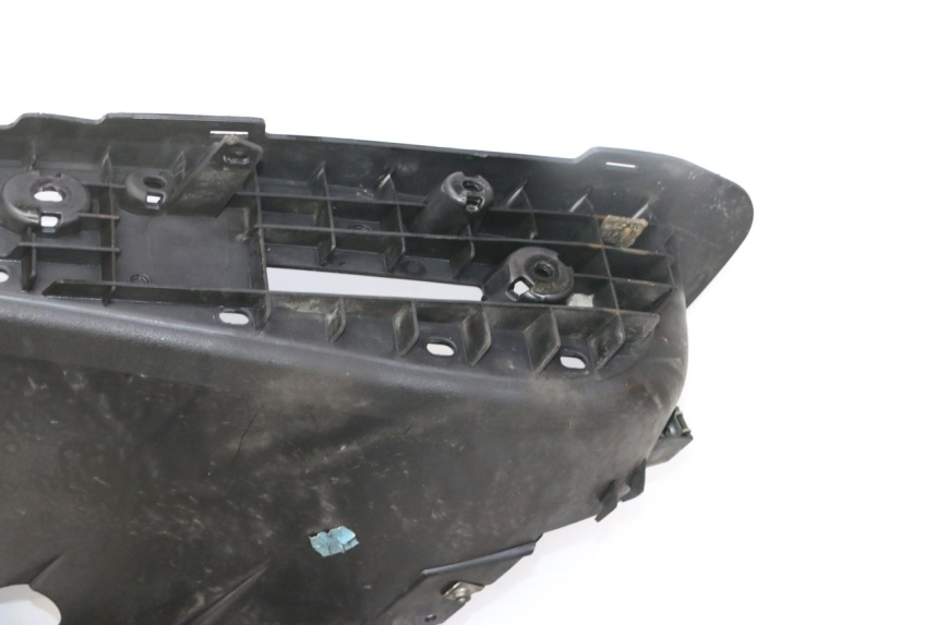 photo de FOOTREST YAMAHA X-MAX XMAX 125 (2010 - 2013) - Surface and material condition