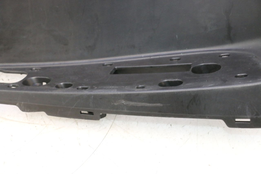 photo de FOOTREST YAMAHA X-MAX XMAX 125 (2010 - 2013) - Fixing points details