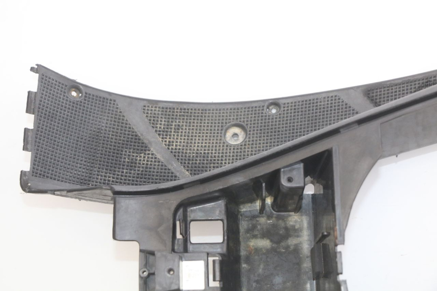 photo de FOOTREST YAMAHA YP MAJESTY 125 (1998 - 2001) - Detailed visual inspection