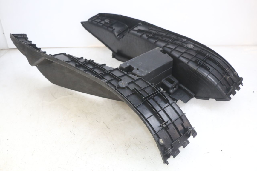 photo de FOOTREST YAMAHA YP MAJESTY 125 (1998 - 2001) - Technical close-up