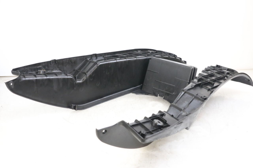 photo de FLOOR PANEL YAMAHA YP MAJESTY 125 (2002 - 2006) - Component detail