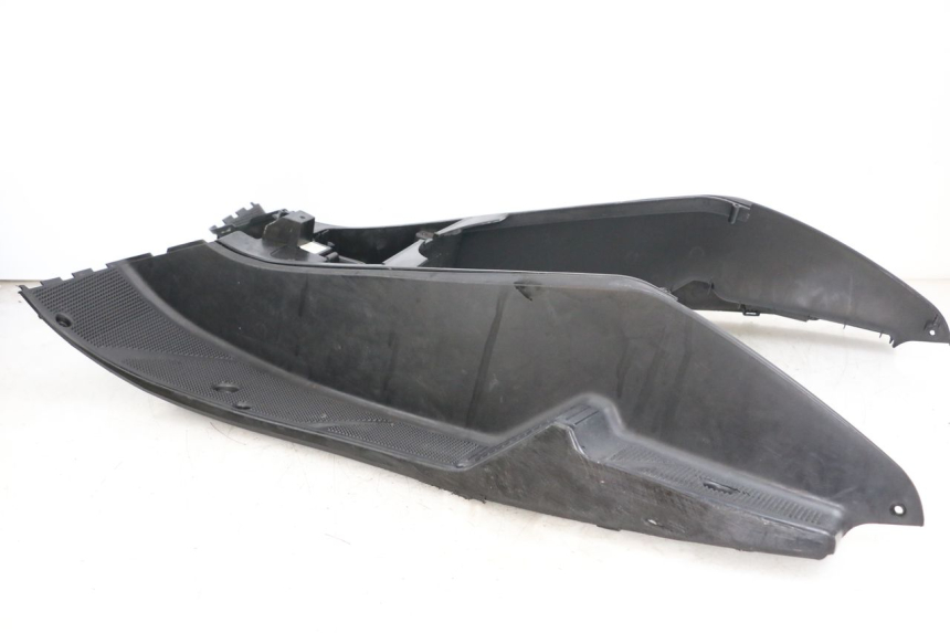 photo de FLOOR PANEL YAMAHA YP MAJESTY 125 (2002 - 2006) - Distinctive features