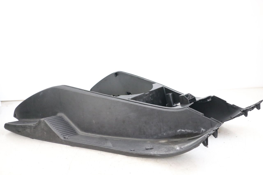 photo de FLOOR PANEL YAMAHA YP MAJESTY 125 (2002 - 2006) - High-resolution close-up