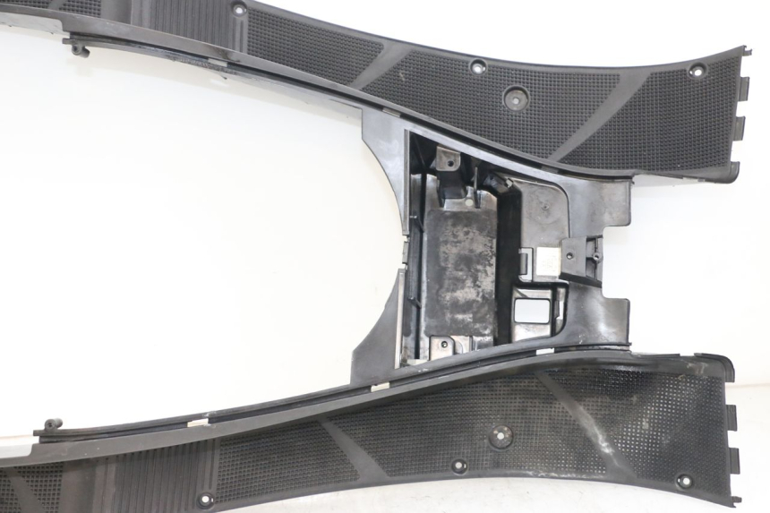 photo de FLOOR PANEL YAMAHA YP MAJESTY 125 (2002 - 2006) - Supplementary product photo