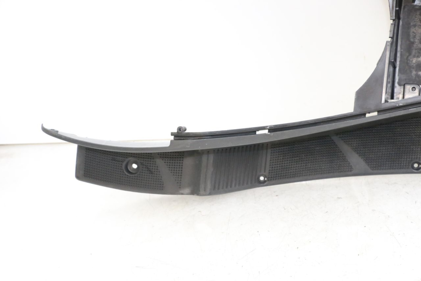 photo de FLOOR PANEL YAMAHA YP MAJESTY 125 (2002 - 2006) - Detailed visual inspection