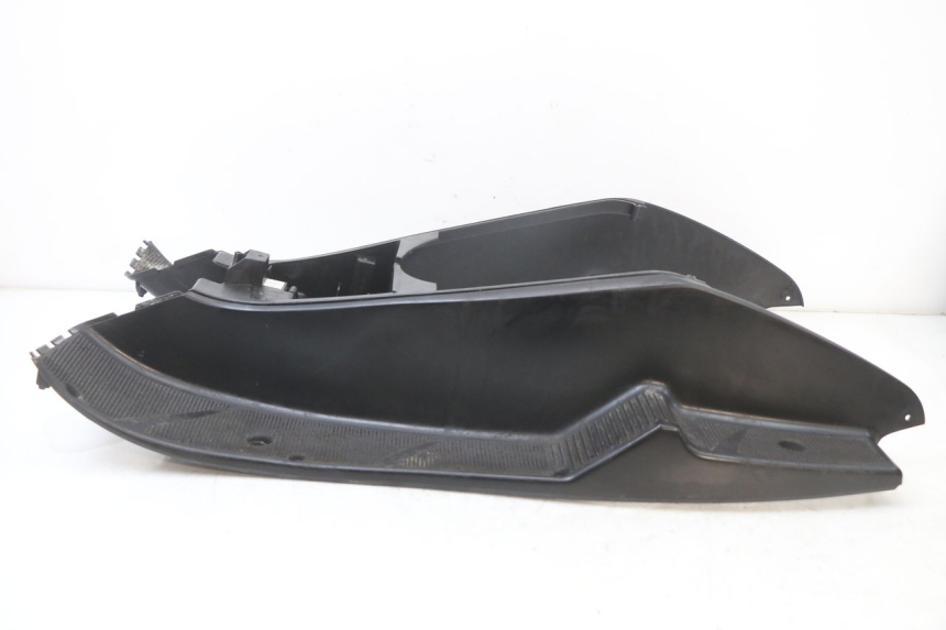 photo de FLOOR PANEL YAMAHA YP MAJESTY 125 (2002 - 2006) - Technical close-up