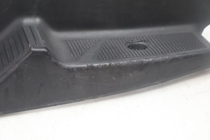 photo de FLOOR PANEL YAMAHA YP MAJESTY 125 (2007 - 2010) - Technical close-up