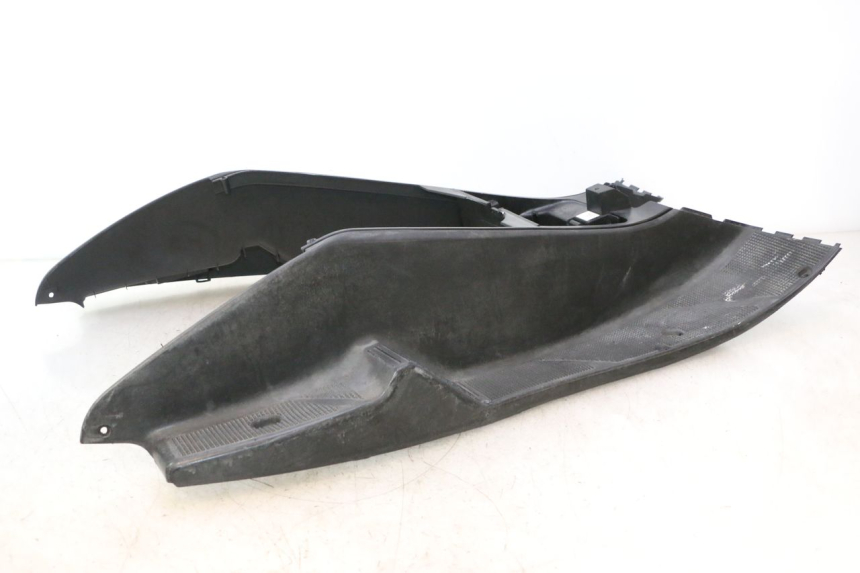 photo de FLOOR PANEL YAMAHA YP MAJESTY 125 (2002 - 2006) - Technical close-up