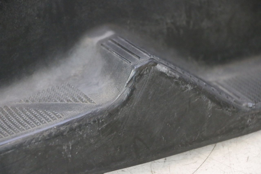 photo de FLOOR PANEL YAMAHA YP MAJESTY 125 (2002 - 2006) - Fixing points details