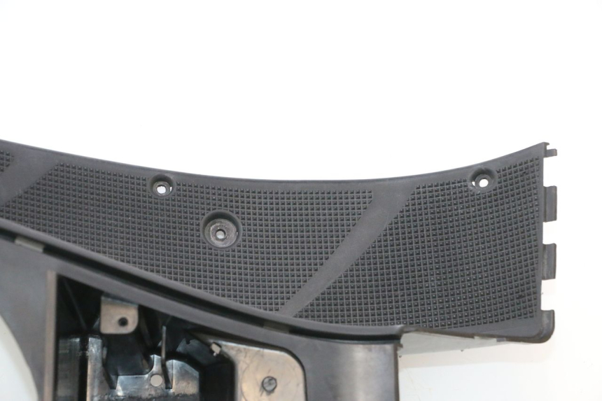 photo de FLOOR PANEL YAMAHA YP MAJESTY 125 (2002 - 2006) - Component detail