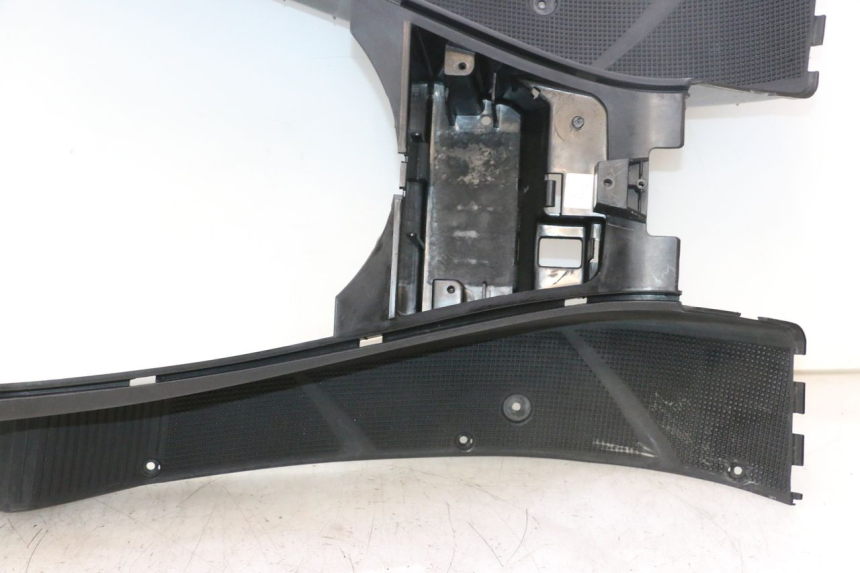 photo de FLOOR PANEL YAMAHA YP MAJESTY 125 (2002 - 2006) - Technical close-up