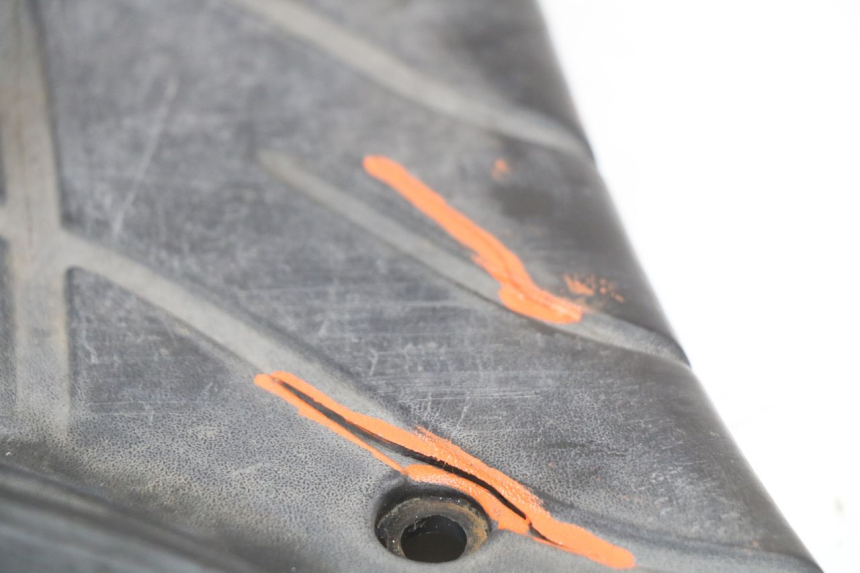 photo de FOOTREST PIAGGIO ZIP 2T 50 (2009 - 2019) - Fixing points details